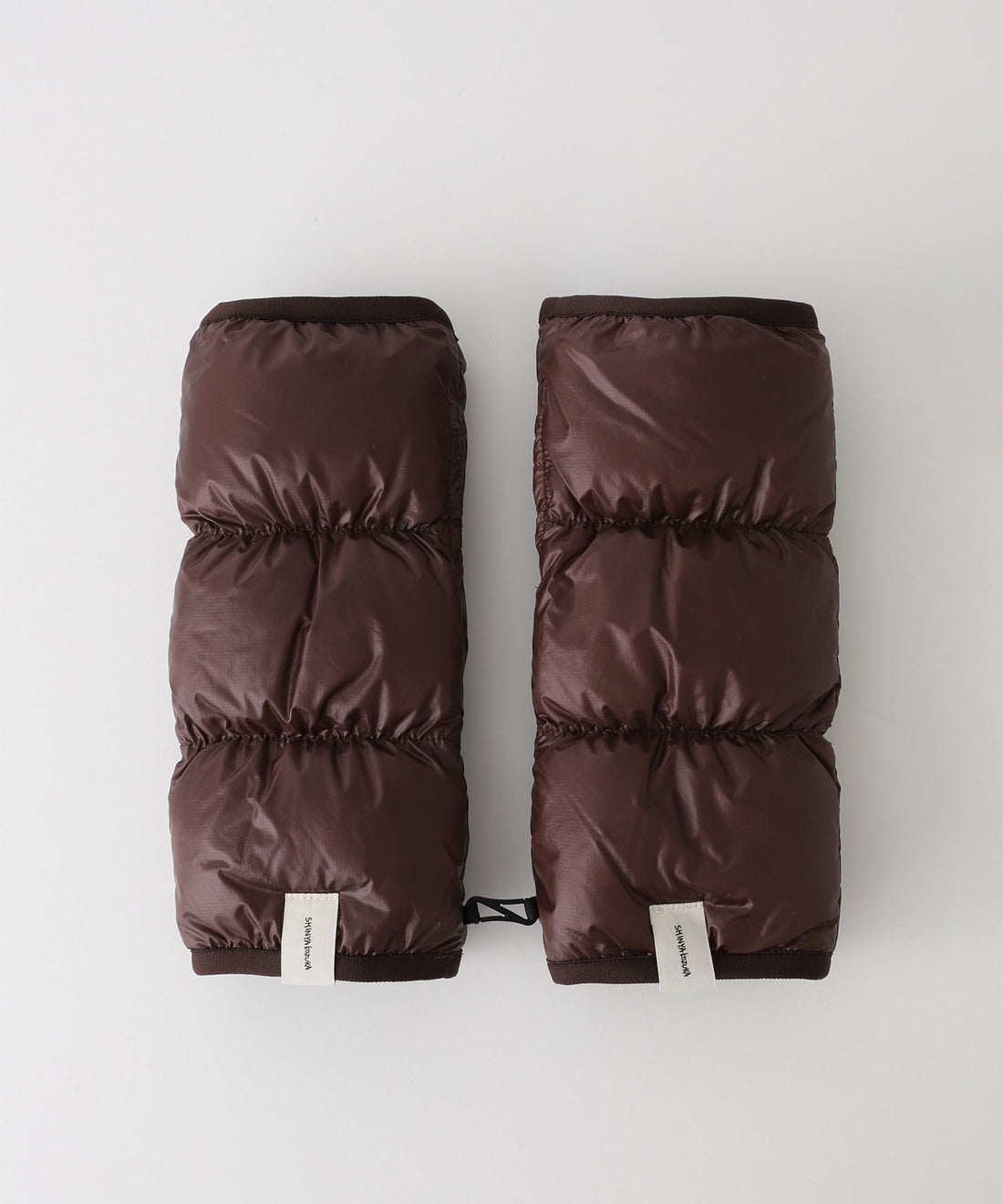 AN ALPINIST'S GLOVE WITH NANGA